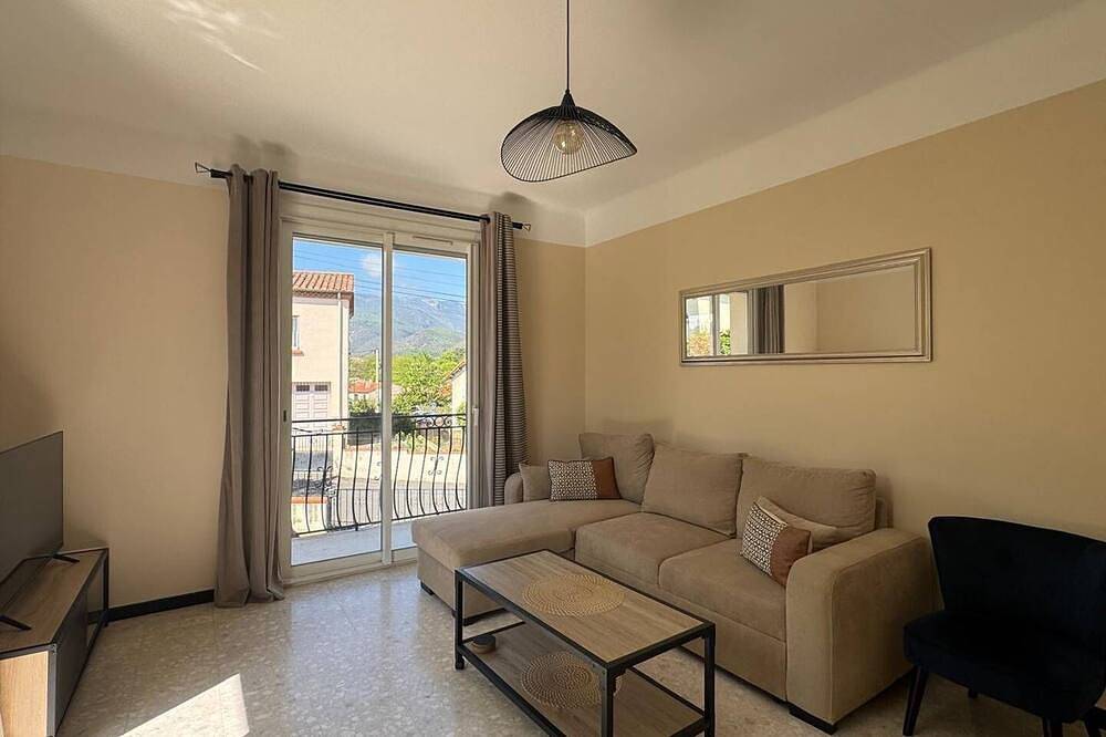 Entire apartment, T3 entièrement climatisé  avec jardin, place de parking et belle terrasse à Prades in Prades, Prades region
