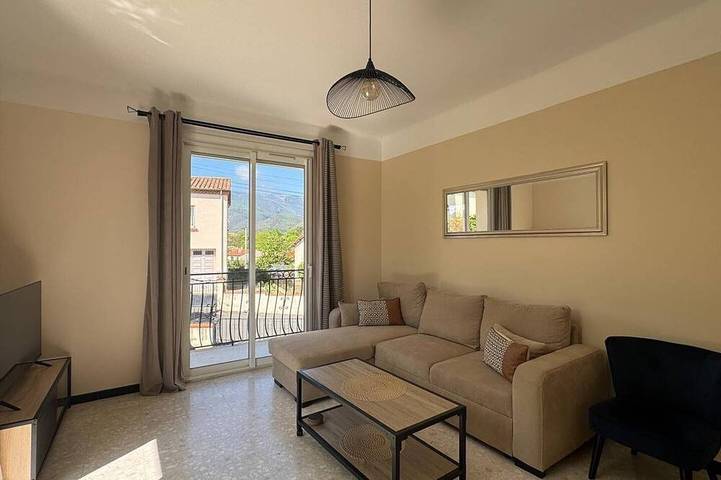 Appartement entier, T3 entièrement climatisé  avec jardin, place de parking et belle terrasse à Prades in Prades, Région de Prades