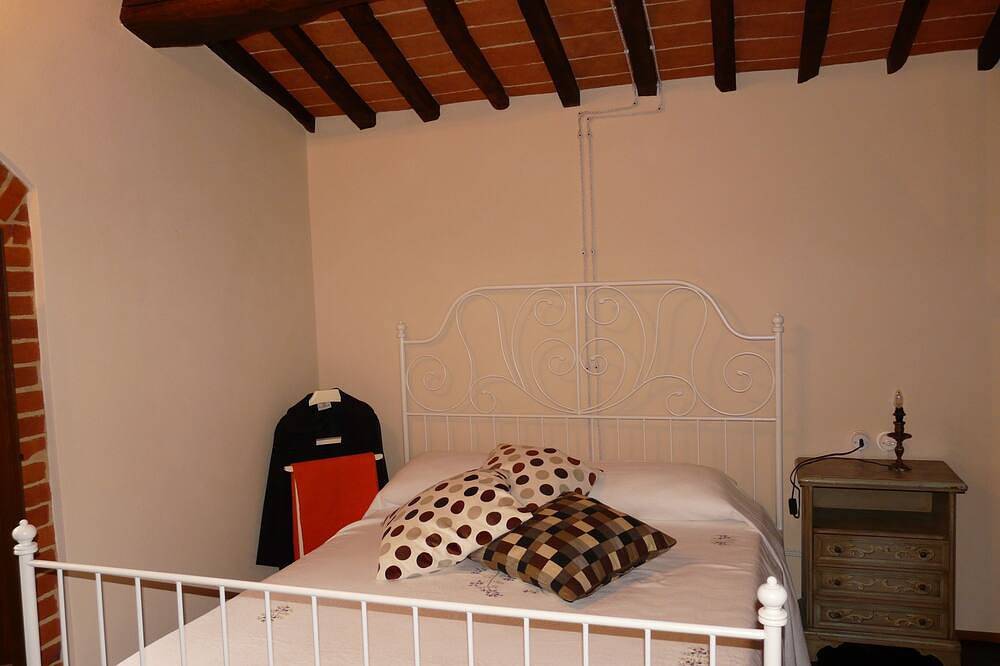 Entire apartment, Elegant apartment in an old hamlet in Pistoia, Pistoia Province