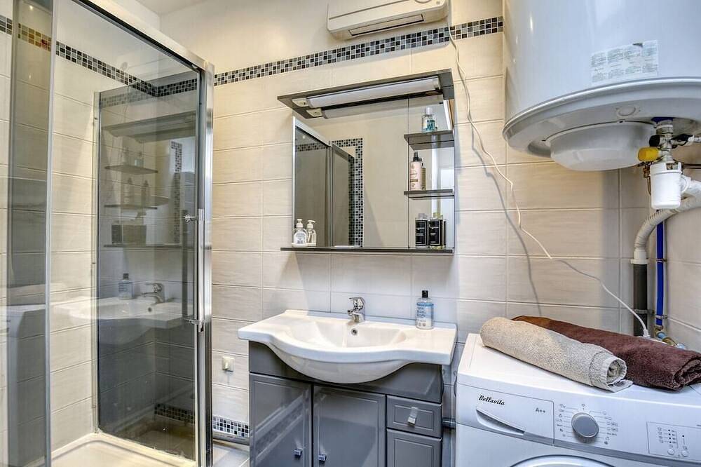 Ganze Wohnung, Apartment-Eigenes Badezimmer in Louvres, Val-d'Oise
