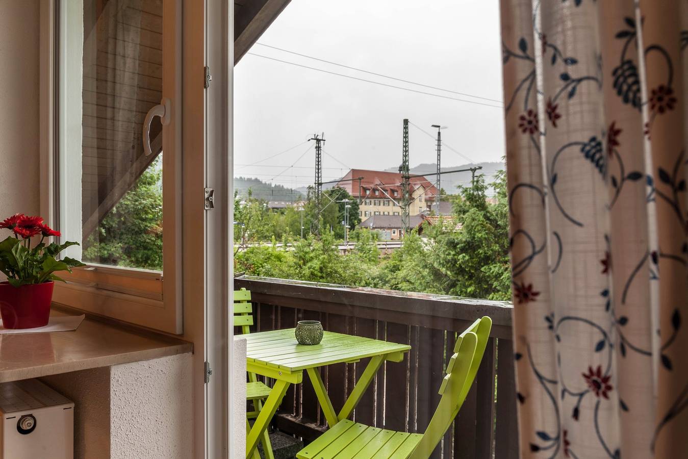 Ganze Wohnung, Ferienwohnung Brigitte in Garmisch-Partenkirchen mit Blick auf die Berge in Garmisch-Partenkirchen, Bayerische Alpen