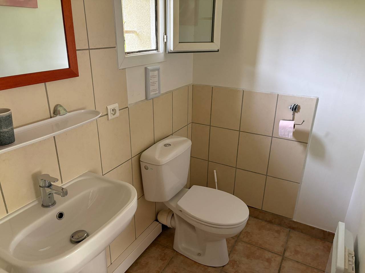 Habitación de huéspedes «Chambre Lilas» con piscina compartida, Wi-Fi y aire acondicionado in Pernes-les-Fontaines, Vaucluse