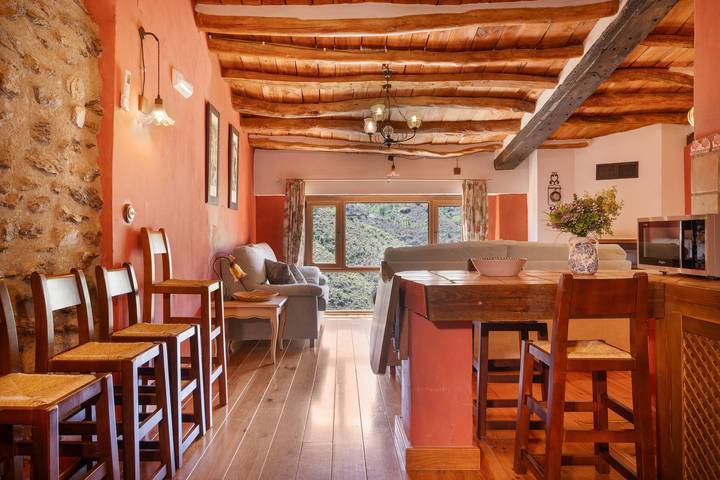 Retiro en plena naturaleza, casa con vistas a la montaña in Sorvilán, Cordillera Penibética
