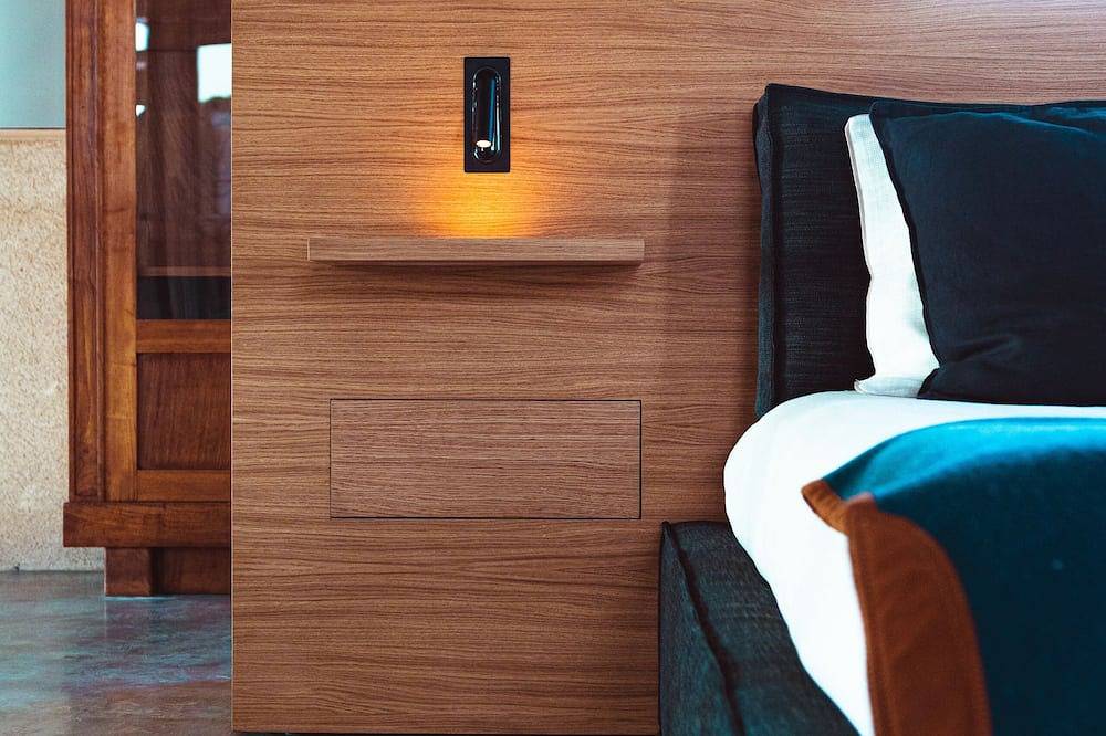 Exquisite urban front beach house in Nevogilde, Porto