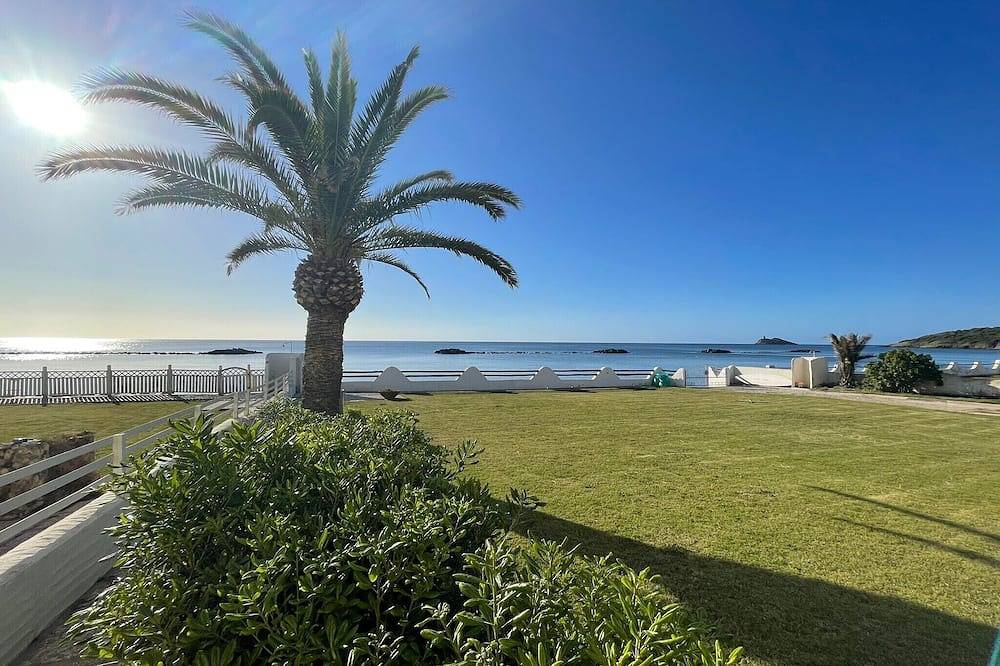 Strandhaus mit eigenem Eingang am Strand. in Porto Columbu, Sarroch