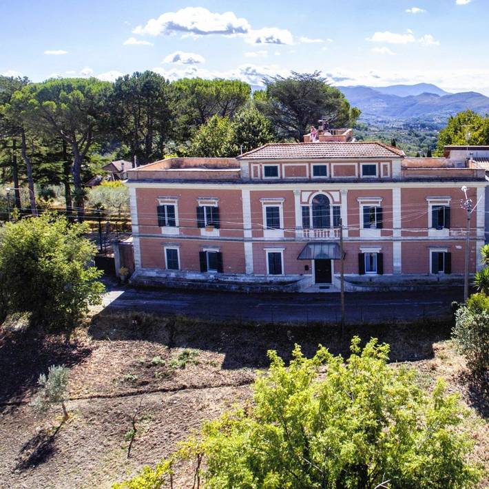 Casa vacanza per 10 persone, con Balcone e Idromassaggio nonché Terrazza e Giardino a Poggio Mirteto
