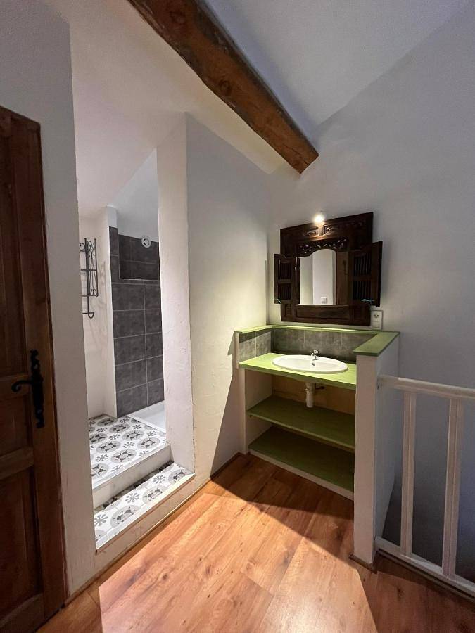 Location de vacances pour 2 personnes, avec terrasse ainsi que vue et jardin à Souspierre - 3