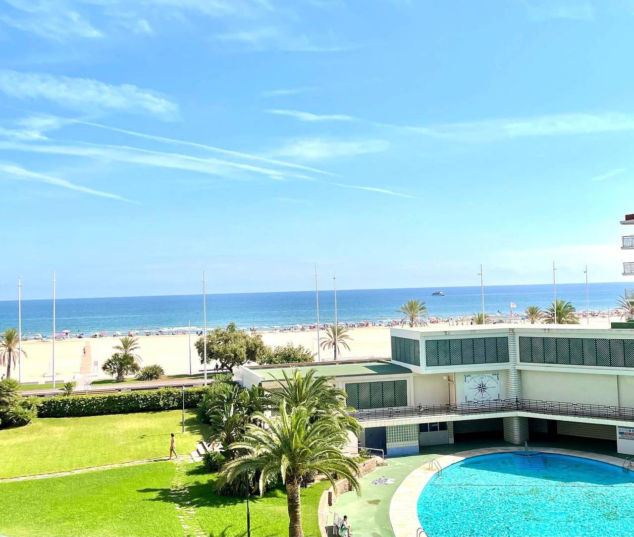 Appartement entier, Appartement 'Gandia Tropicana Suite' avec vue sur la mer, Wi-Fi et climatisation in Playa de Gandía, Costa de Valencia