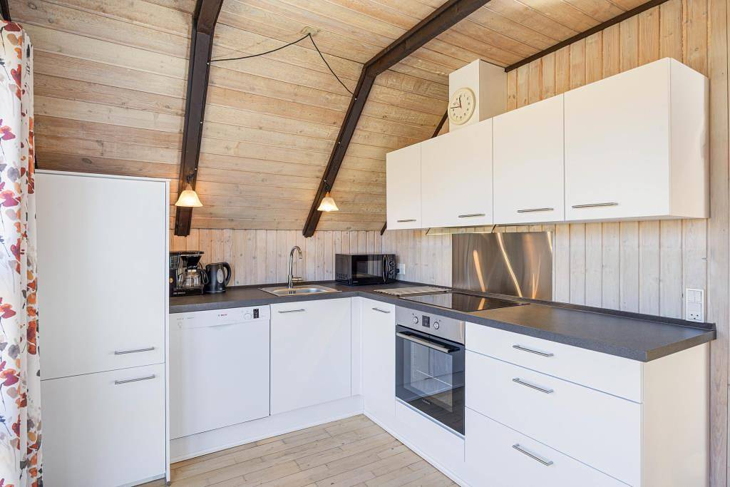 Reetgedecktes, strandnahes Ferienhaus mit Sauna in ruhiger Lage  in Nørre Lyngvig, Hvide Sande