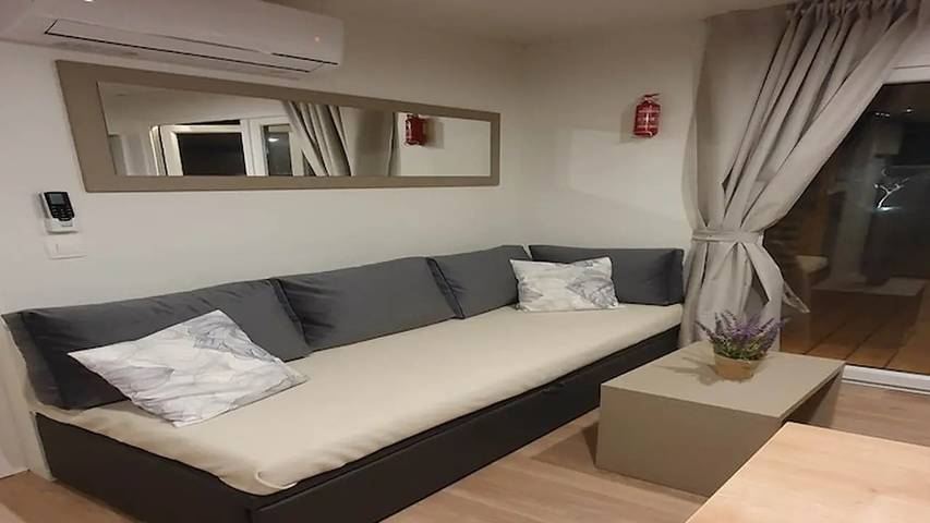 Camping car pour 6 personnes, avec terrasse et piscine à Medulin - 3