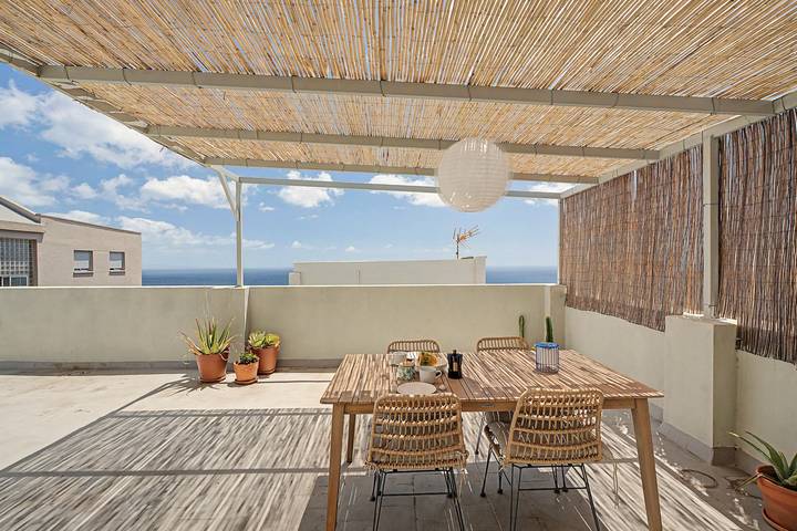 Apartamento entero, Suite Pescado Salado 4 con terraza compartida y Wi-Fi in Llano Alegre, Santa Cruz de Tenerife