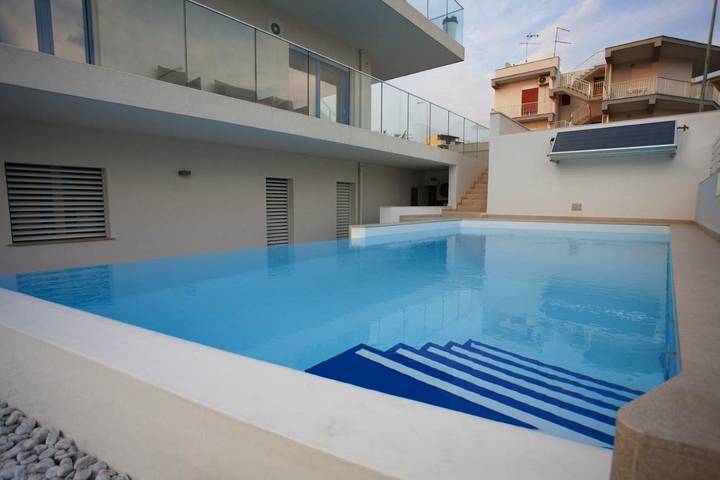 Gîte pour 6 personnes, avec balcon ainsi que piscine et jacuzzi à Marina di Ragusa - 4