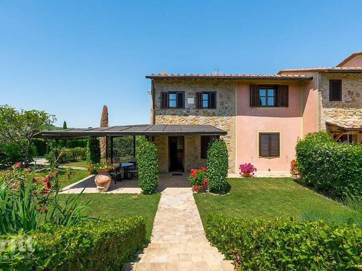 Agriturismo per 12 persone, con piscina e terrazza nonché balcone/terrazza e idromassaggio a Montaione