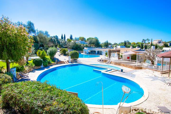 Apartamento de férias para 4 pessoas, com terraço e piscina em Lagoa