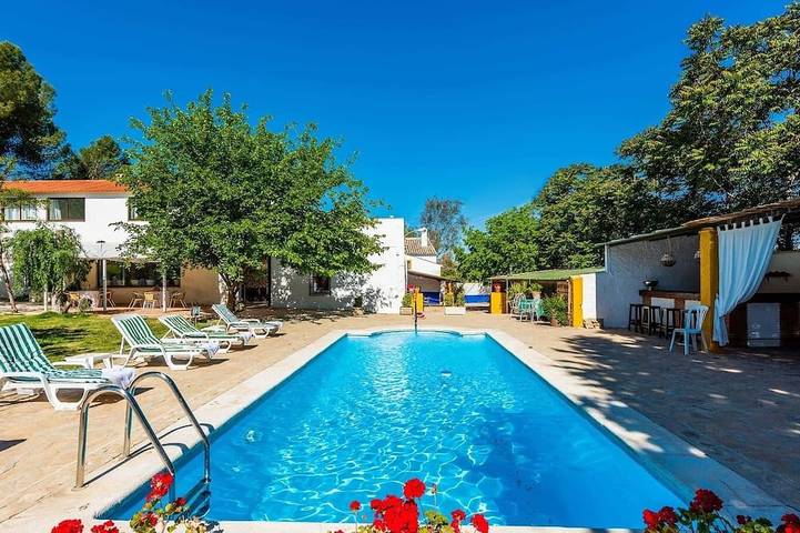 Villa für 36 Personen, mit Terrasse und Garten - 1
