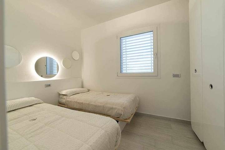 Entire apartment, Residence Arena - new, modern, air con and pool in Lazise, Garda Mountains