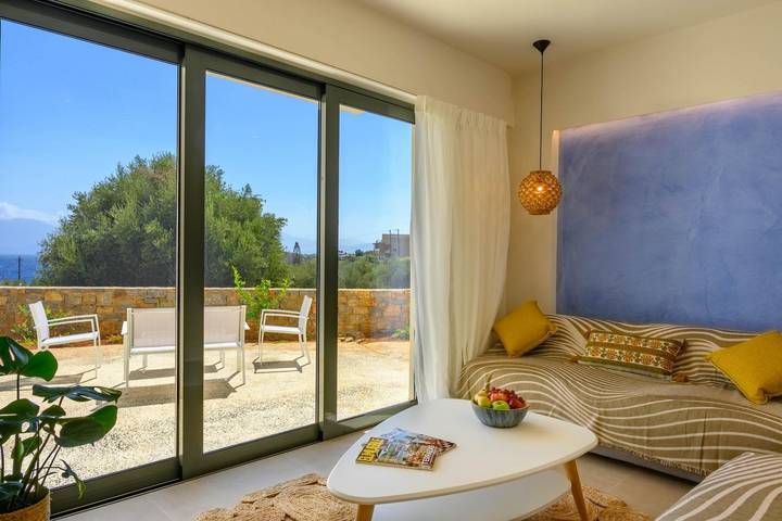 Holiday rental for 6 people, with garden and terrace as well as pool, child-friendly in Agios Nikolaos