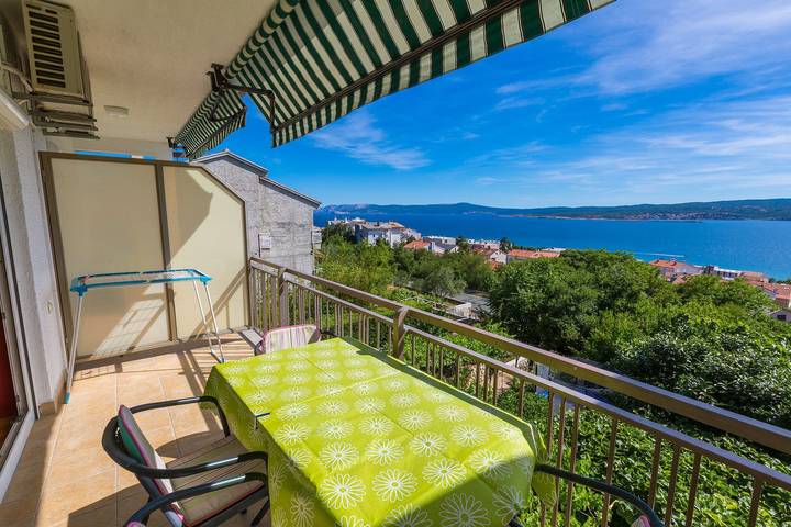 Ferienwohnung für 5 Personen, mit Balkon und Terrasse sowie Garten in Crikvenica