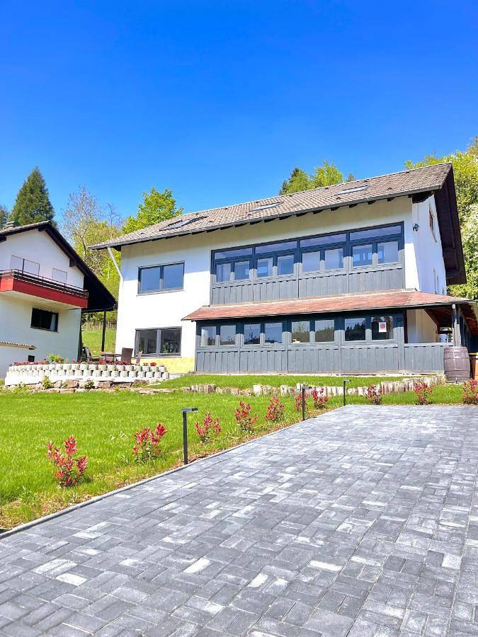 Ferienwohnung für 3 Personen, mit Terrasse und Whirlpool sowie Garten und Sauna