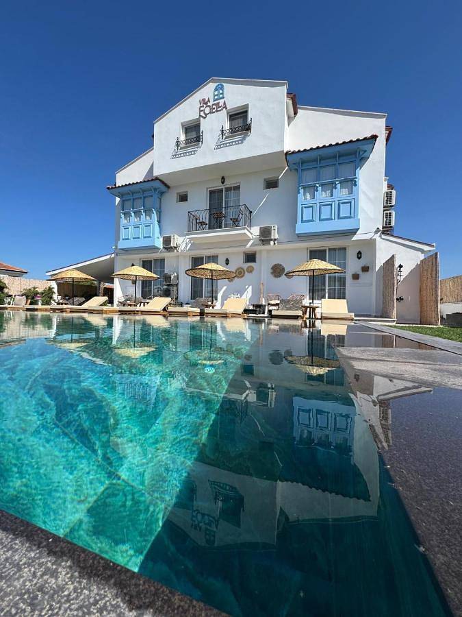 Hotel for 3 people, with garden and pool as well as terrace - 1
