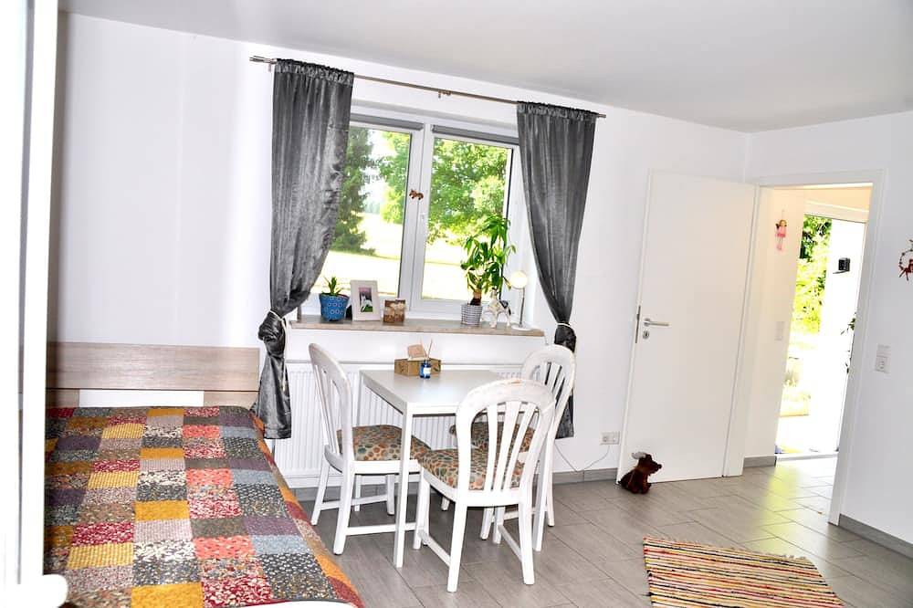 Appartement indépendant sur domaine équestre avec terrasse commune, jardin et Wi-Fi in Gomadingen, Neckar-Alb