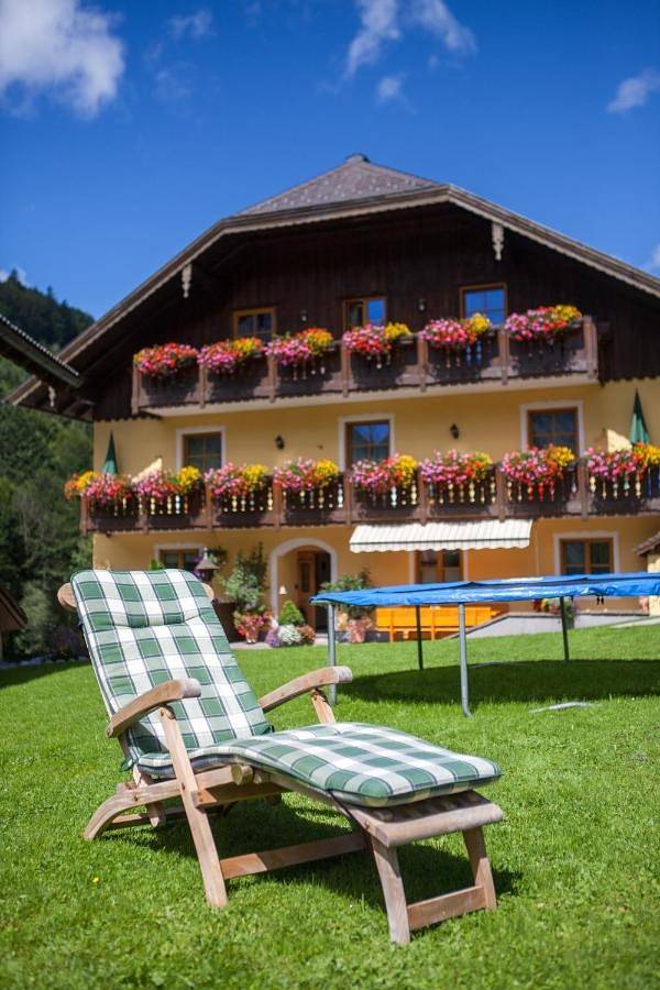 Ferienwohnung für 3 Personen, mit Balkon und Terrasse sowie Garten und Pool in Hintersee (Salzburger Land)