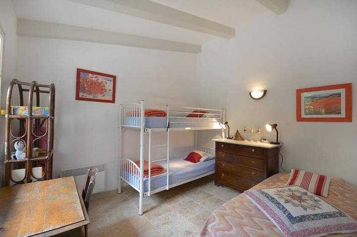 Location de vacances pour 5 personnes, avec piscine ainsi que terrasse et jardin, animaux acceptés à Fontvieille - 3