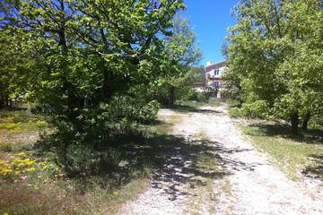 Gîte pour 35 personnes, avec jardin et piscine à Colognac