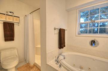 Log Cabin for 12 Guests in Fontana Lake, Graham County, Picture 4