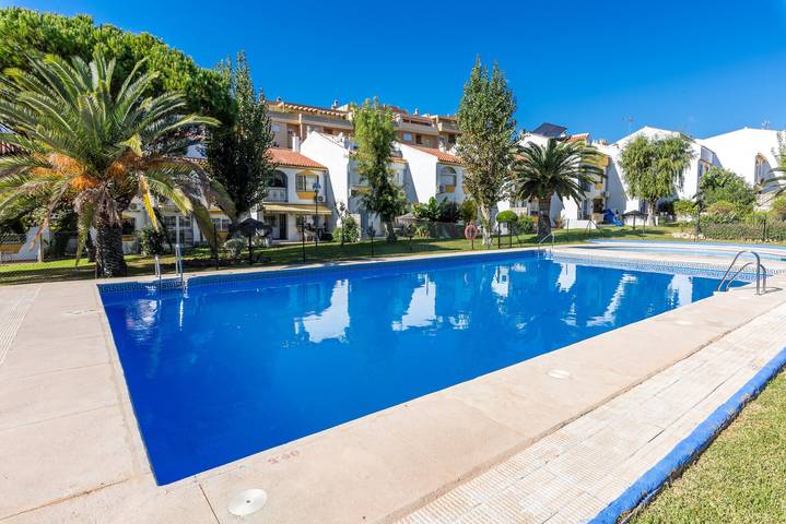 Family Holiday Home "La Rosa" with Pool, Air Conditioning, Terraces & Garden in Torremolinos, Costa del Sol