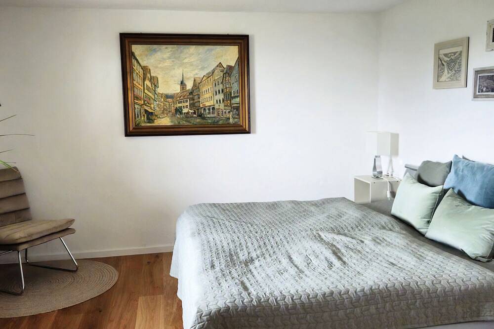 Ganze Wohnung, Charmante Ferienwohnung in Wertheim - ruhige Lage im Grünen, nah zur Altstadt in Wertheim, Taubertal