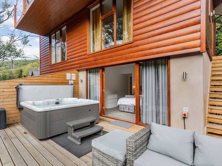 Log cabin for 8 people, with garden, with pets in West Yorkshire