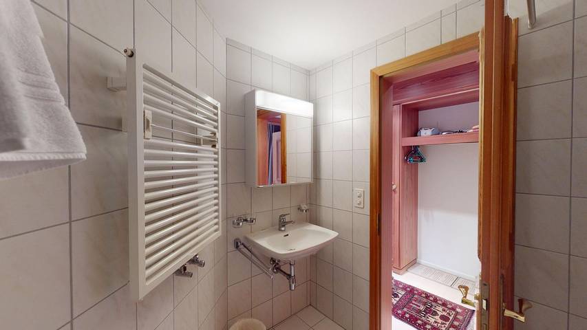 Ganze Wohnung, Apartment Belvair 32 - Gepflegte und renovierte 2.5-Zimmer-Wohnung in Zuoz, Sankt Moritz