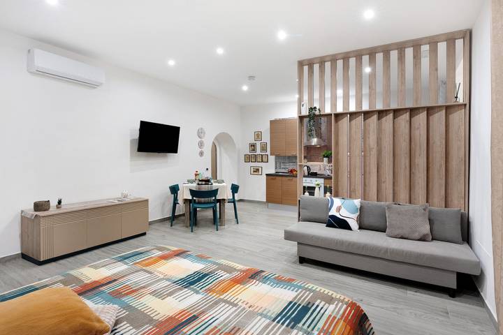 Entire apartment, Apartment 'Volterra' with Private Terrace, Wi-Fi and Air Conditioning in Salerno, Tyrrhenian Coast Campania