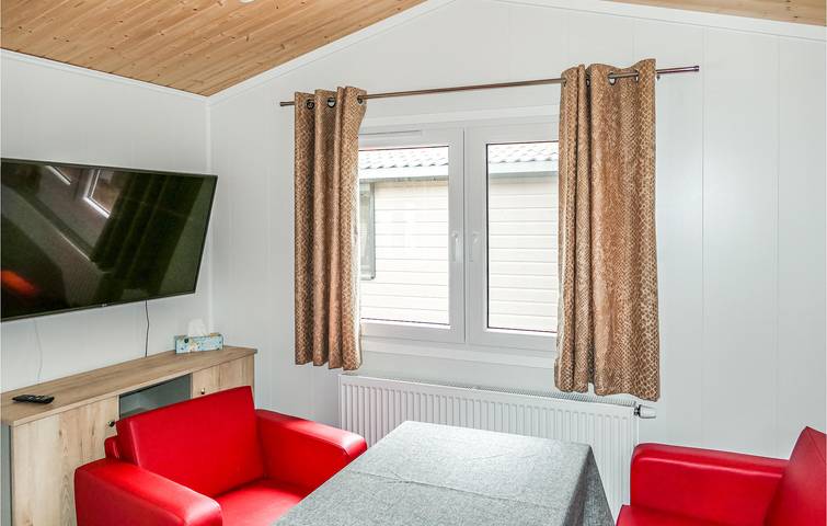 Gemütliches Mobilheim in Strandnähe mit TV, Parkplatz, Terrasse und Internet in Garden (Lohmen), Lohmen