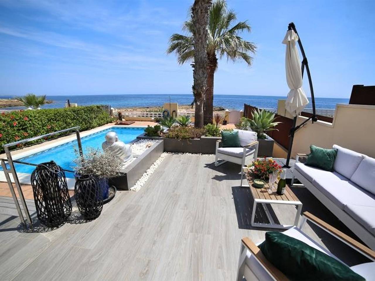 Spectacular seaside villa with private garden and pool in Los Miradores del Puerto, San Javier