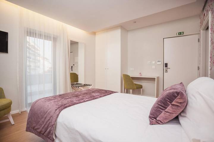 Hotel para 3 personas, con piscina y jardín - 1