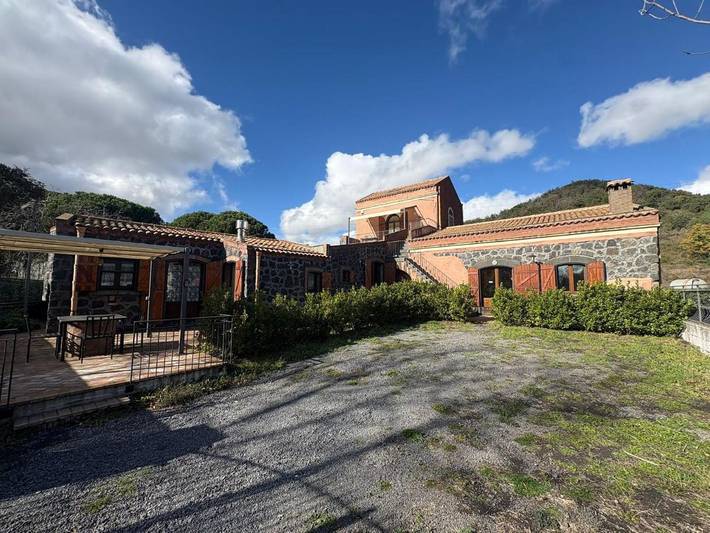 Casa vacanza per 6 persone, con panorama e giardino a Nicolosi