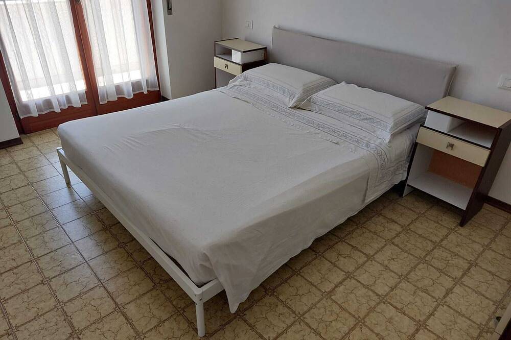 Entire apartment, Sea front apartment, fine sandy beach, trabocchi coast in Marina di Vasto, Chieti Province