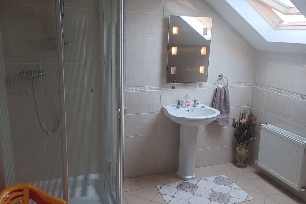 Deluxe double bedroom in a picturesque location just 25 minutes from Galway City in County Galway