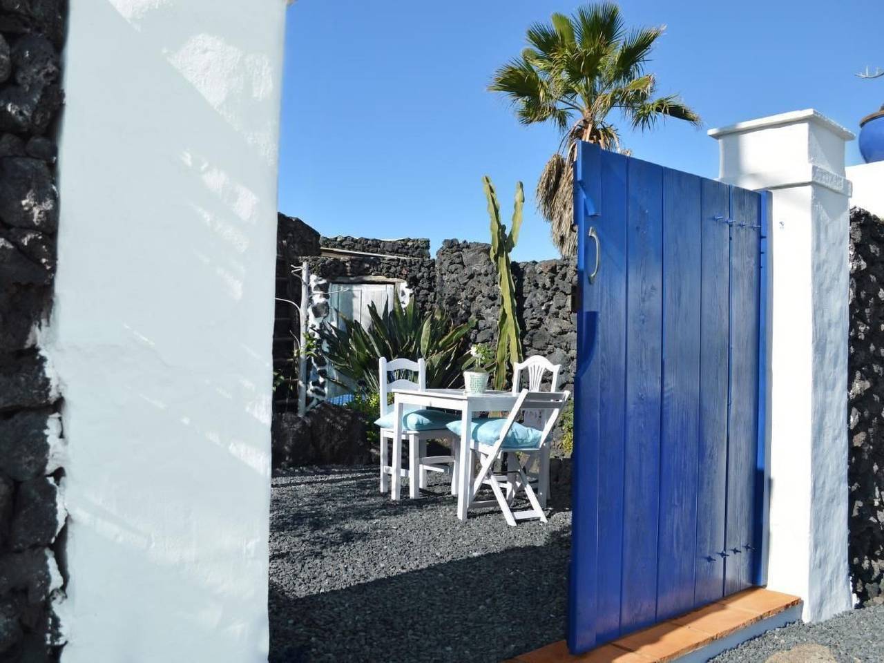 Lavastein-Bauernhaus Yazmina mit schönem Garten in Uga, Yaiza