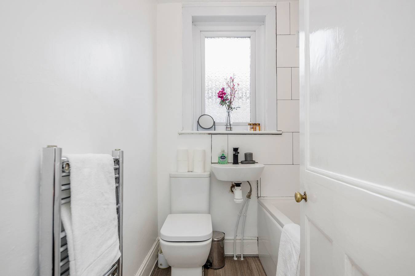 4 Bed House - Sleeps 8 - Garden - Parking - Wifi in Chelmsford, Essex