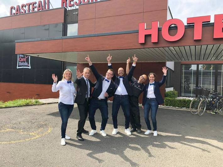 Hôtel pour 2 personnes, avec terrasse et jacuzzi ainsi que jardin et sauna, animaux acceptés dans Casteau