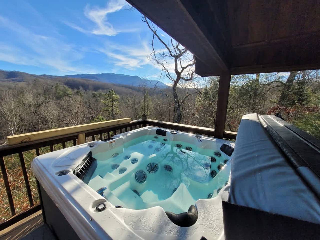 Apartamento inteiro, Great View  Location  Studio Log Cabin  Hot Tub  in Gatlinburg, Condado de Sevier