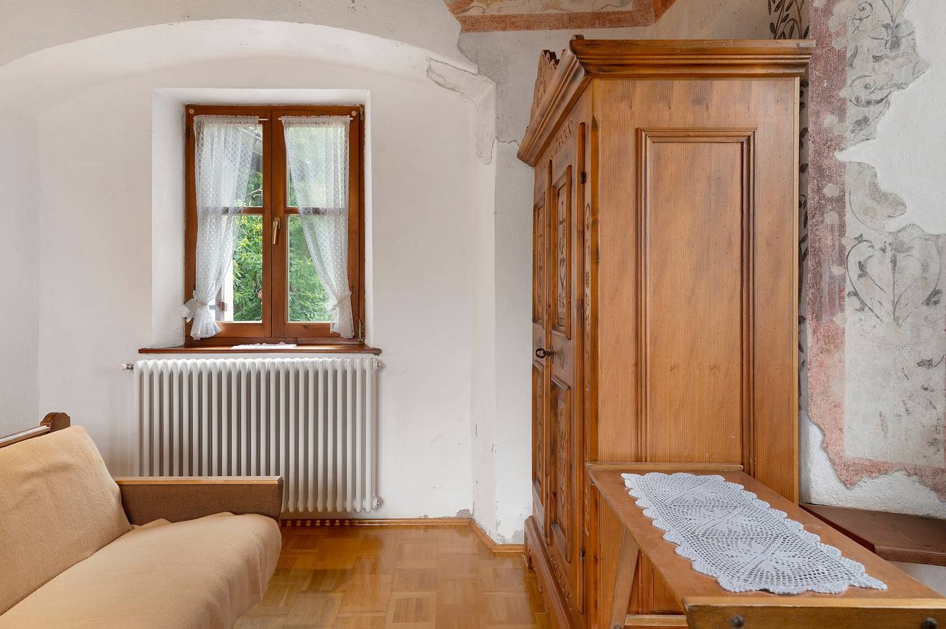 Ganze Wohnung, Apartment 'Helmsdorf Ritterturm' mit Bergblick, Gemeinschaftsgarten und Wlan in Lana, Nonsberggruppe