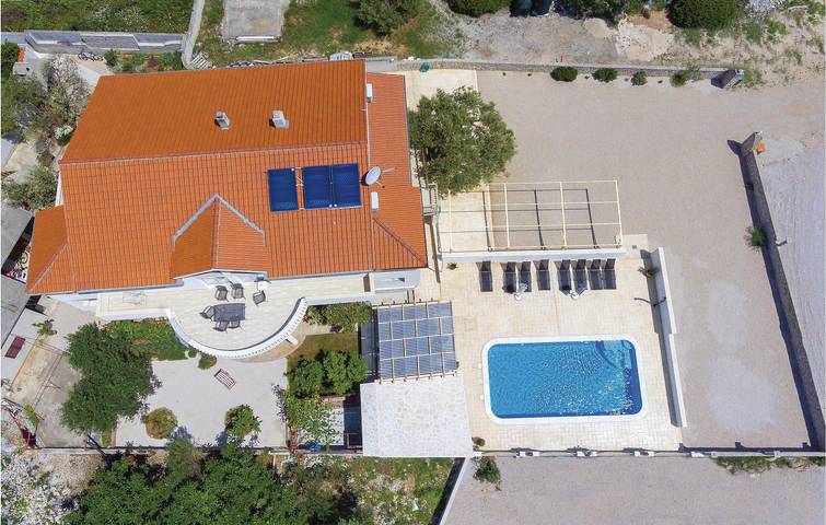 Location de vacances pour 18 personnes, avec terrasse à Tribunj - 4