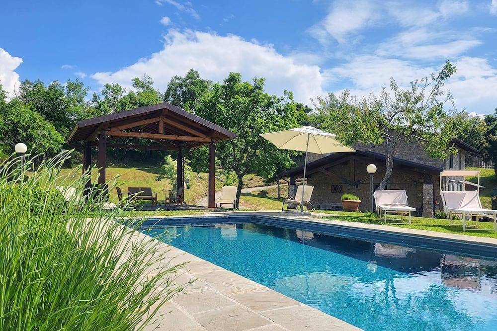 Restauriertes Bauernhaus mit privatem Pool, unschlagbarer Aussicht und Wifi! in Castelnuovo di Garfagnana, Garfagnana