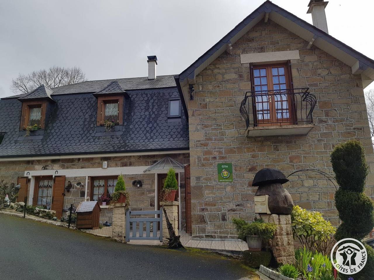 Charmante 2km Chasteaux Gite mit Parkplatz & Garten in Lissac-sur-Couze, Brive-la-Gaillarde und Umgebung