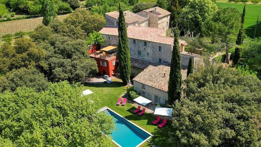 Chambre d’hôte pour 2 personnes, avec jardin et piscine