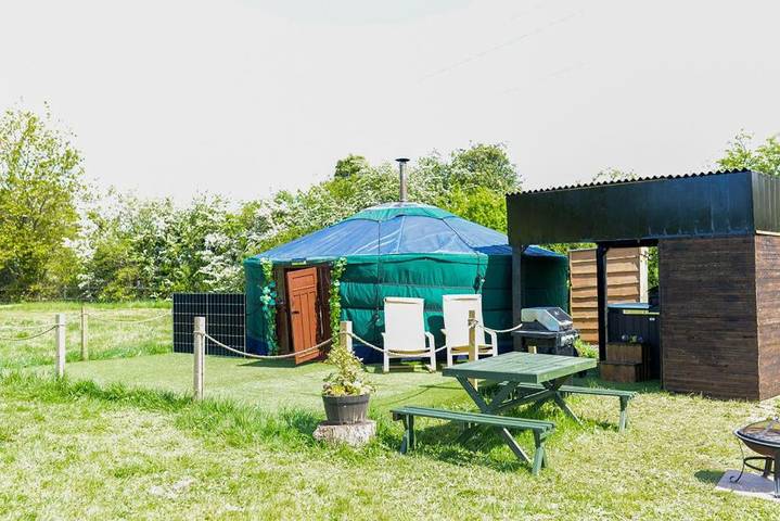Glamping for 2 people, with Hot tub and Terrace as well as Garden and View in Chester